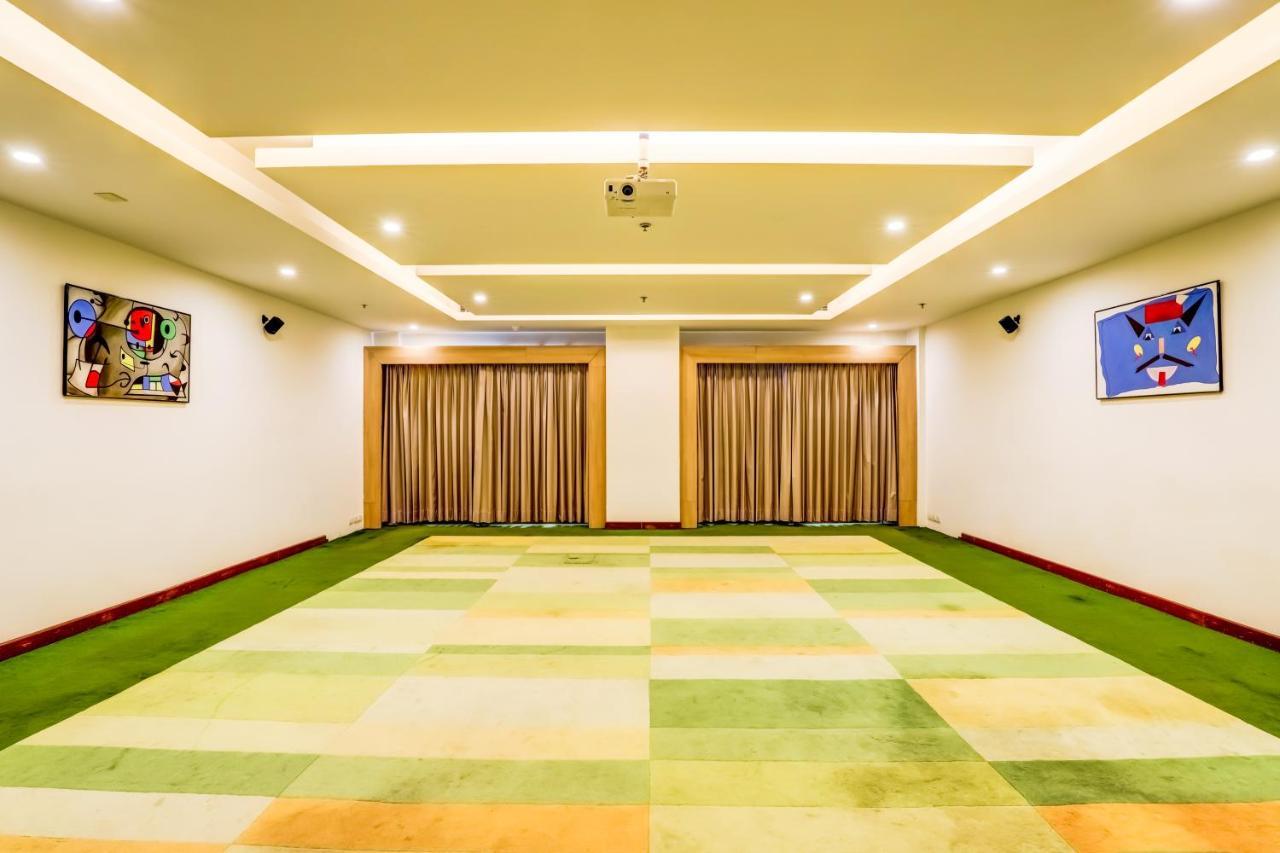 העיר בנגלור Lemon Tree Hotel Electronics City מראה חיצוני תמונה