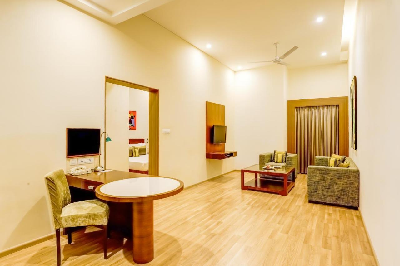העיר בנגלור Lemon Tree Hotel Electronics City מראה חיצוני תמונה