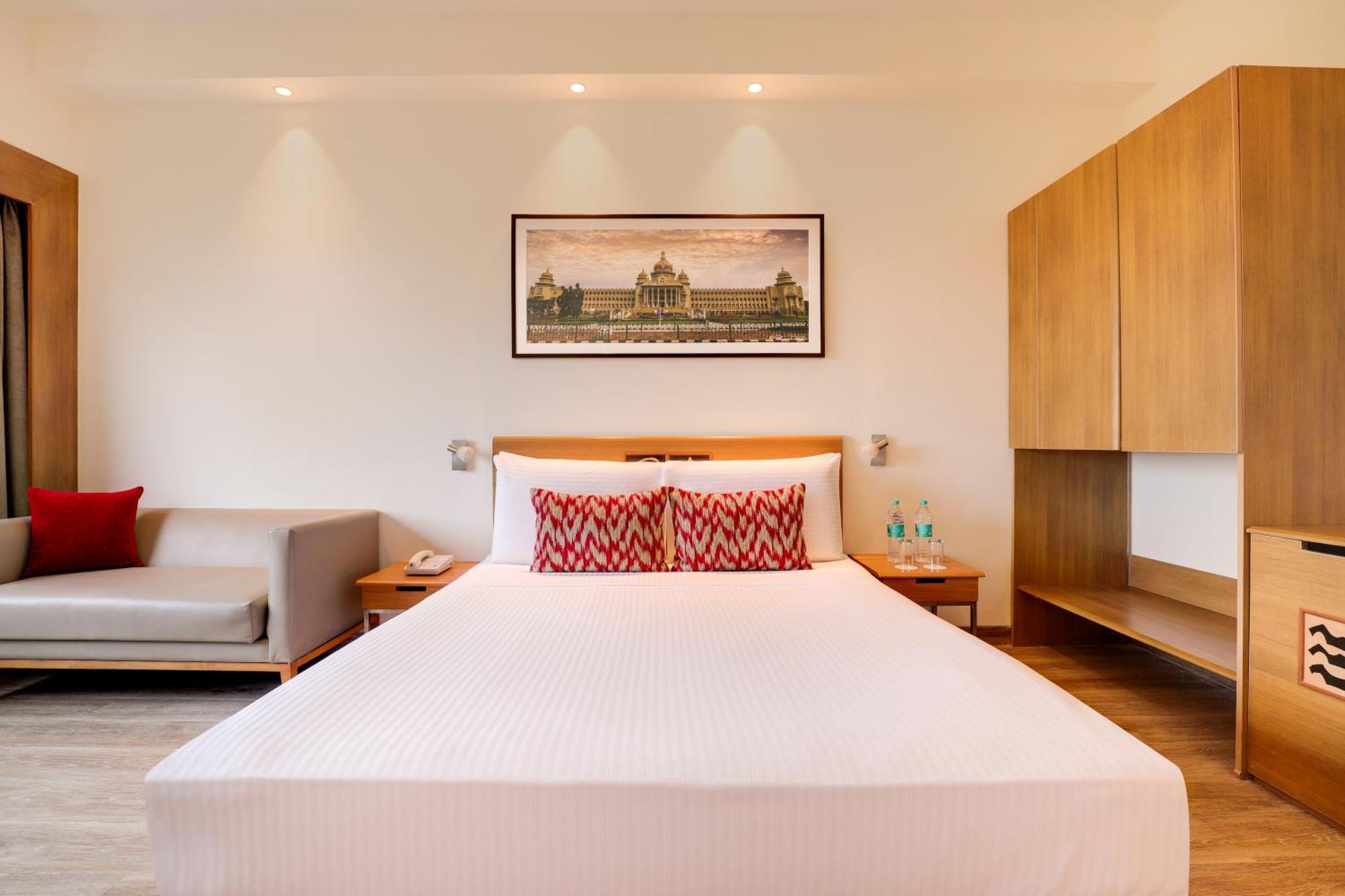 העיר בנגלור Lemon Tree Hotel Electronics City מראה חיצוני תמונה