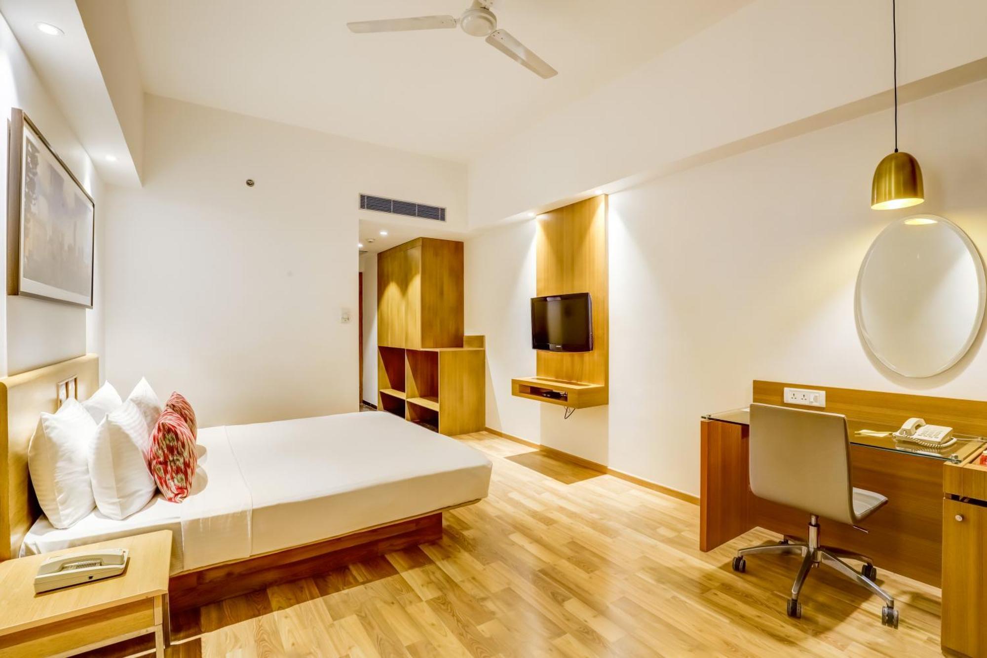העיר בנגלור Lemon Tree Hotel Electronics City מראה חיצוני תמונה
