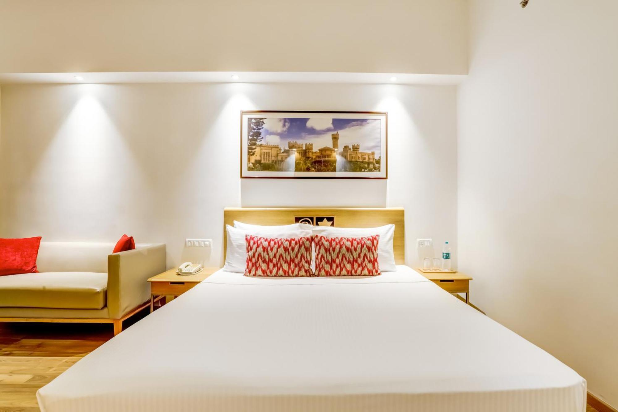העיר בנגלור Lemon Tree Hotel Electronics City מראה חיצוני תמונה