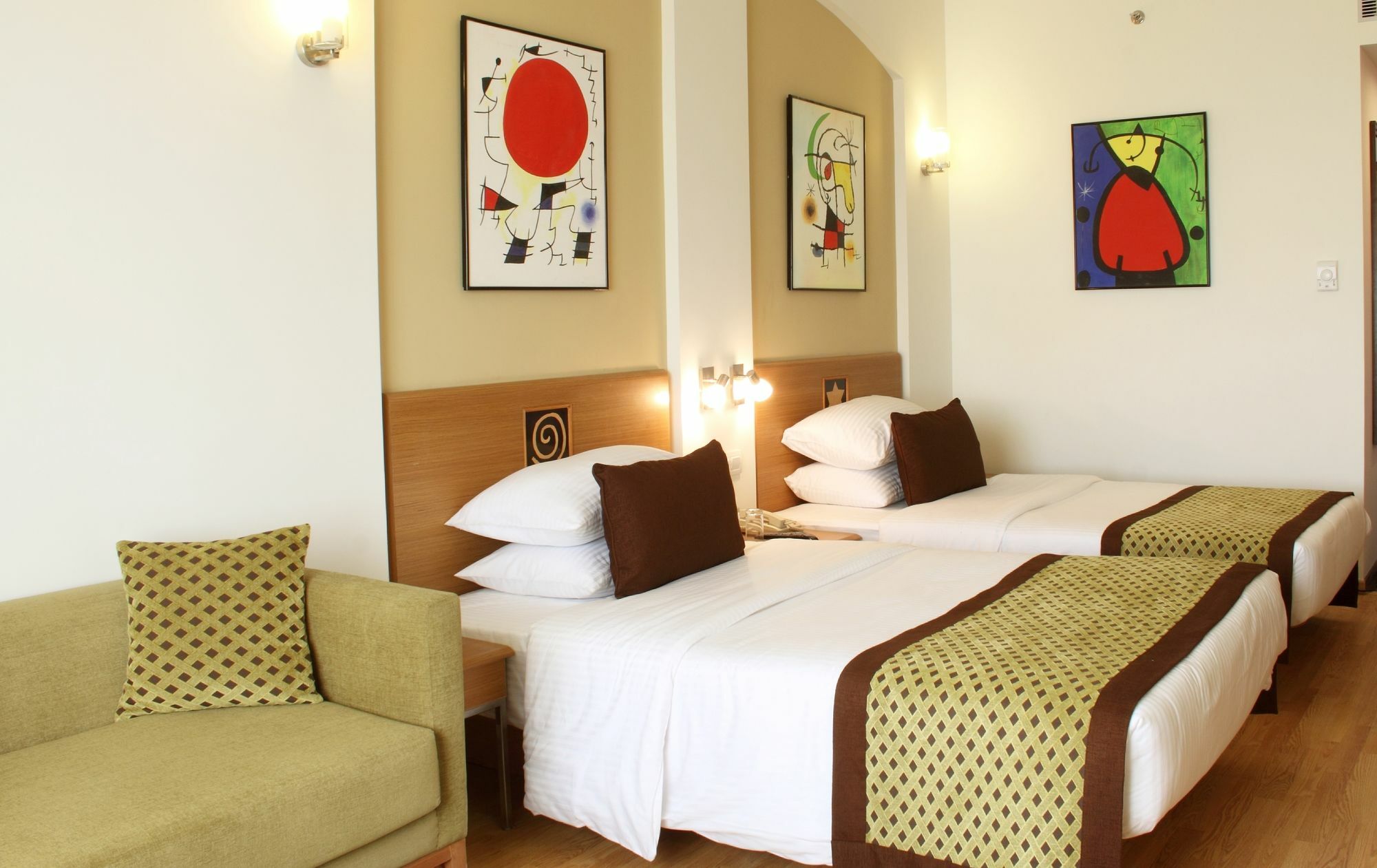 העיר בנגלור Lemon Tree Hotel Electronics City מראה חיצוני תמונה